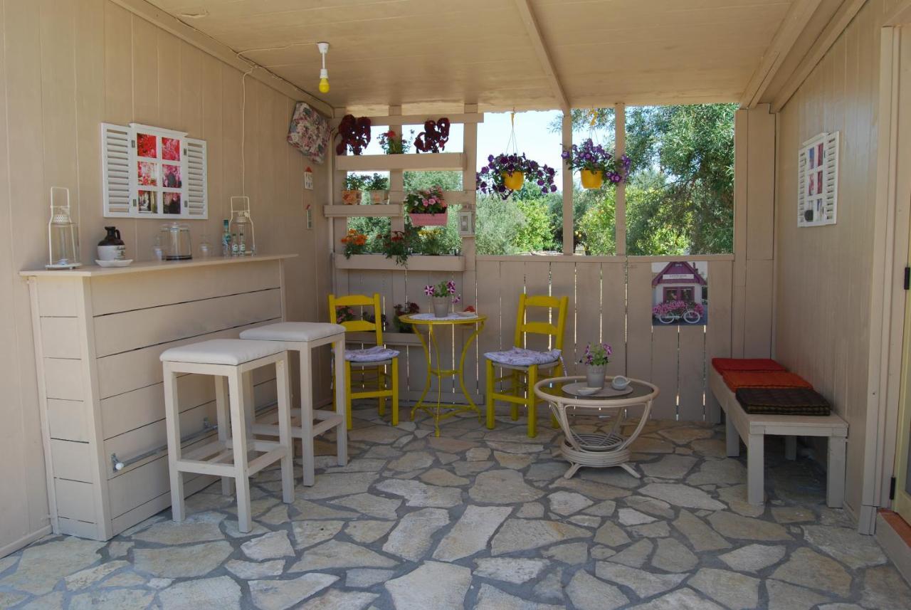 Luxury Traditional Room The Small Bookstore Kastro-Kyllini Exterior photo