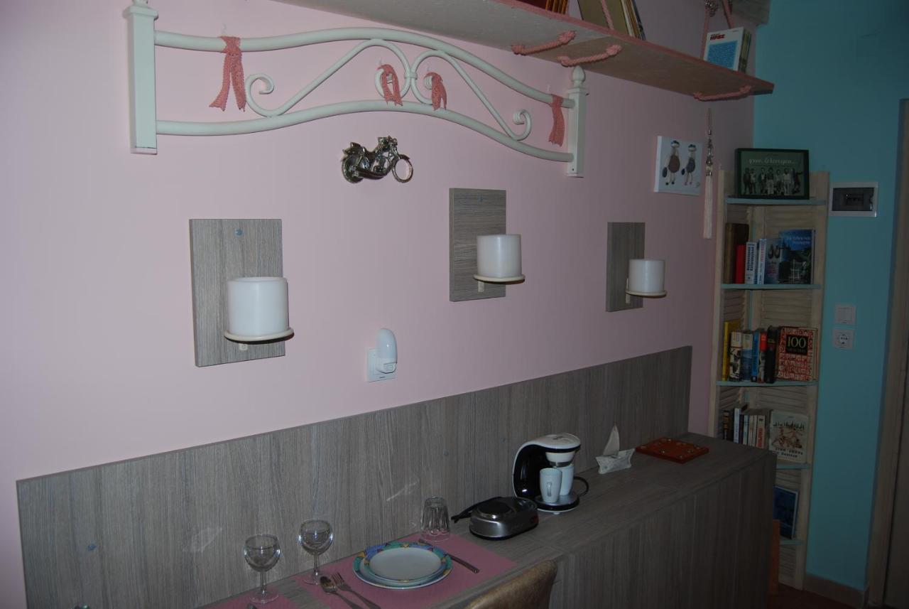 Luxury Traditional Room The Small Bookstore Kastro-Kyllini Exterior photo