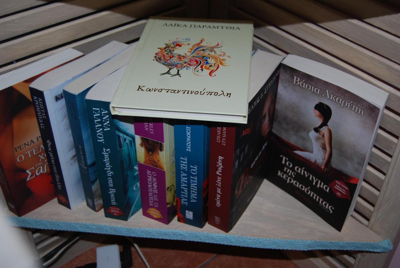 Luxury Traditional Room The Small Bookstore Kastro-Kyllini Exterior photo